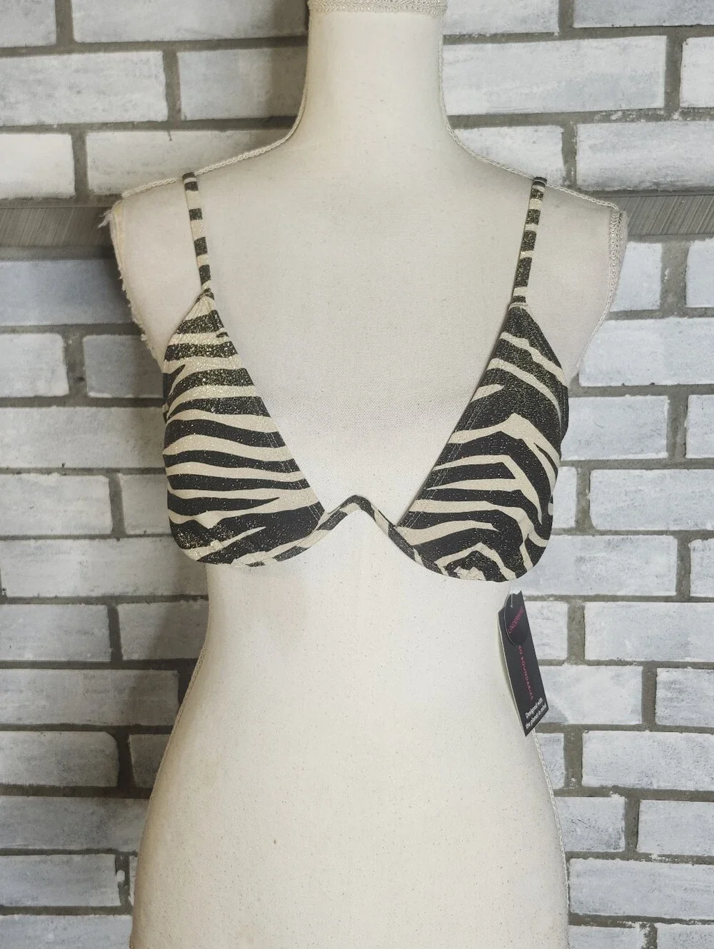 • NWT No Boundaries Junior’s Zebra Print Underwire Bikini Top Size Medium Brown